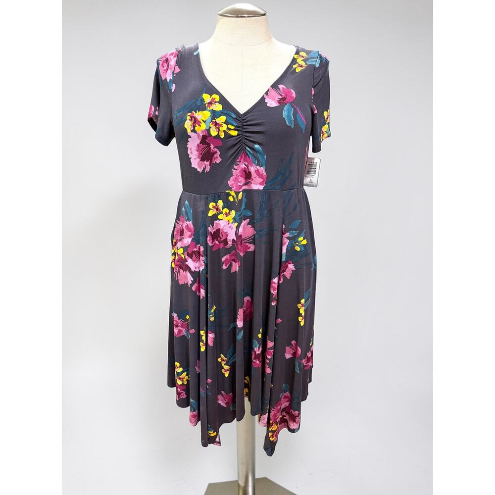 Torrid‎ 2 (2X 18/20) Super Soft Floral V-Neck Hanky Hem Skater Dress w/Pockets